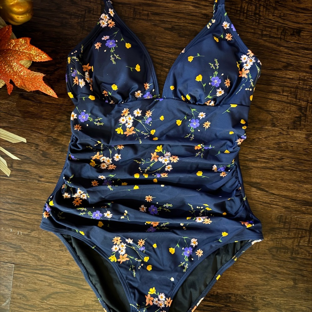 Cupshe Navy Floral One-Piece Swimsuit - Picture 5 of 7